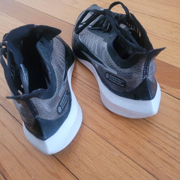 Women Nike shoes. Size 7.5 Black and Gray - Picture 2 of 5